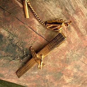 Stratton Gold Tone Tie Clip With Rifle & Plane Design Vintage Made In England Un